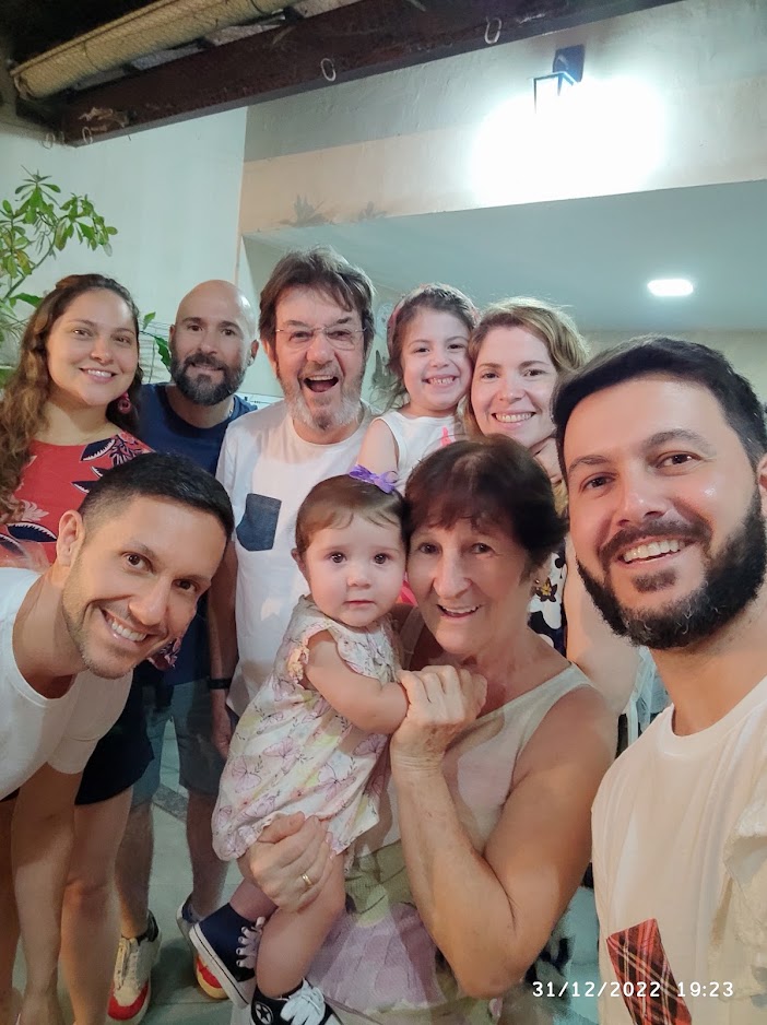 Ano novo na casa da tia Clementina. 